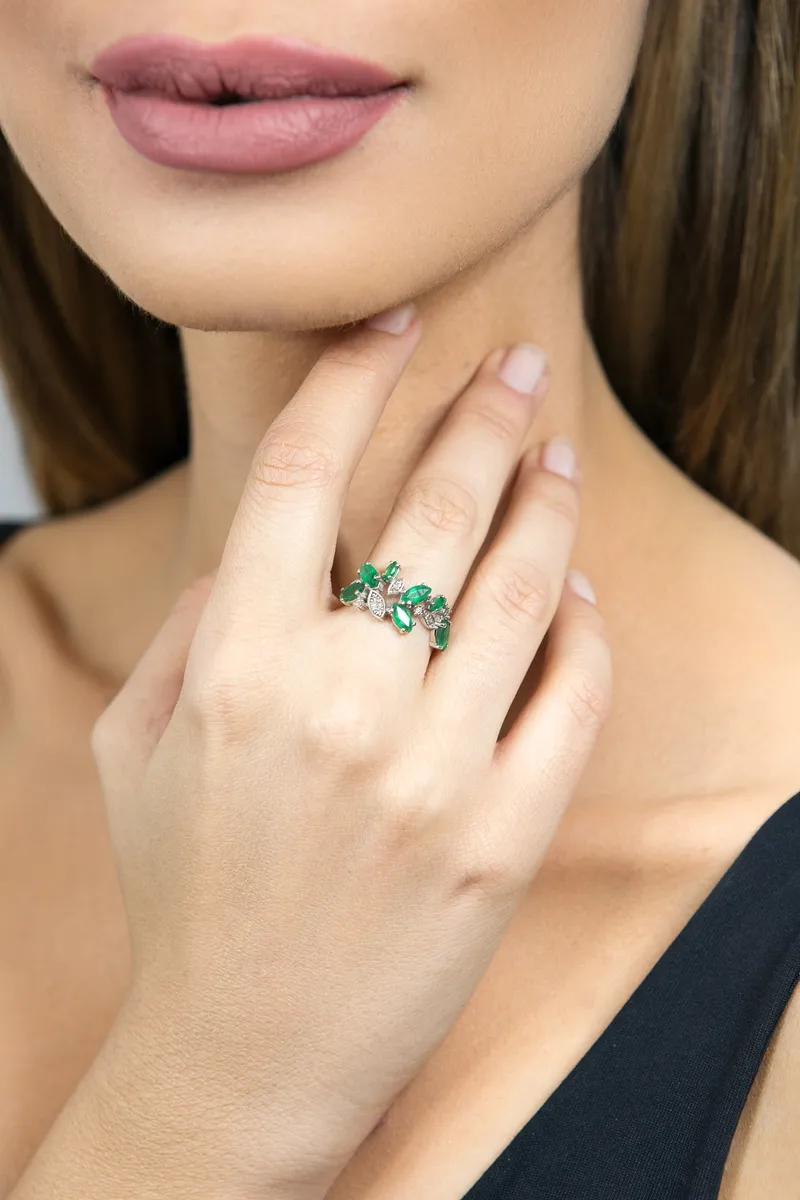 Anel de Ouro 18k com Esmeralda e Diamante