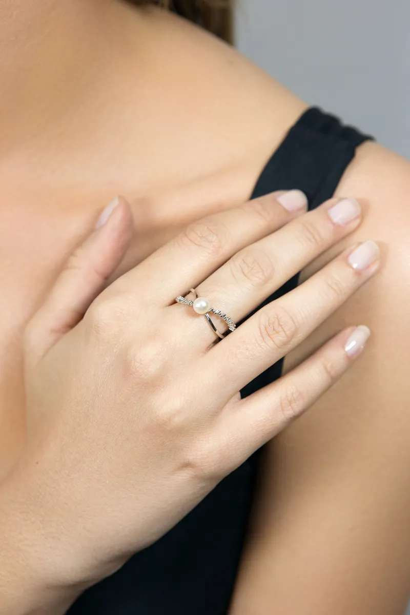 Anel de Ouro 18k com Pérola e Diamante