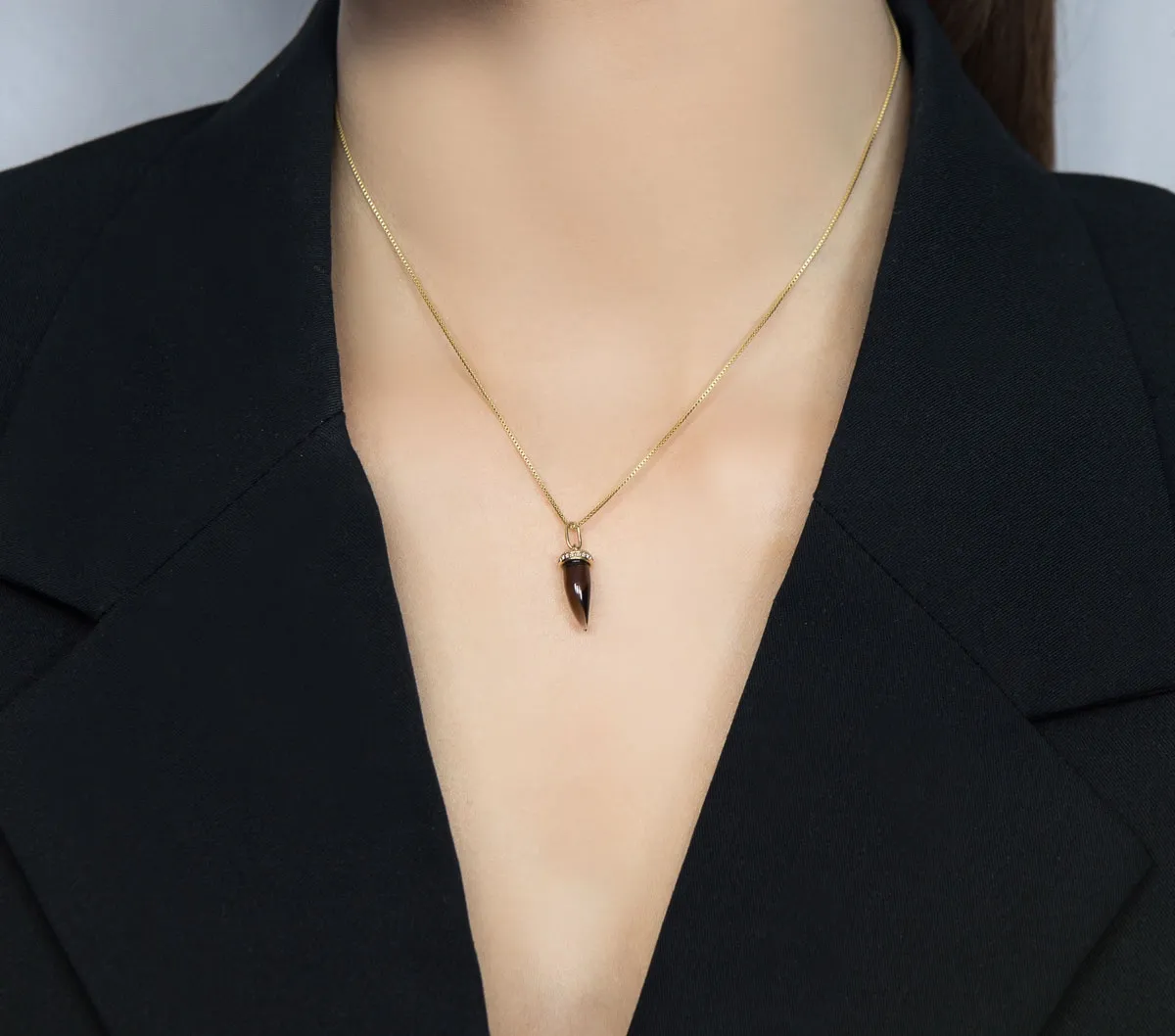 Pingente de Ouro 18k dente de sabre de quartzo fumê