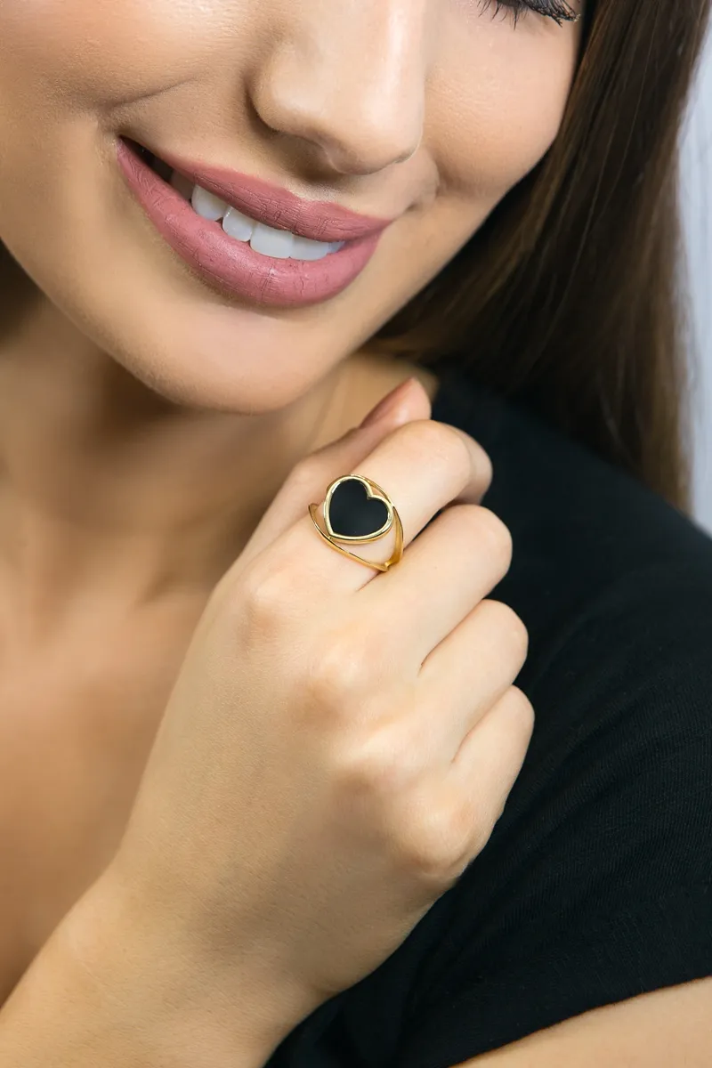 ANEL DE OURO 18K COM CORAÇÃO EM ONIX