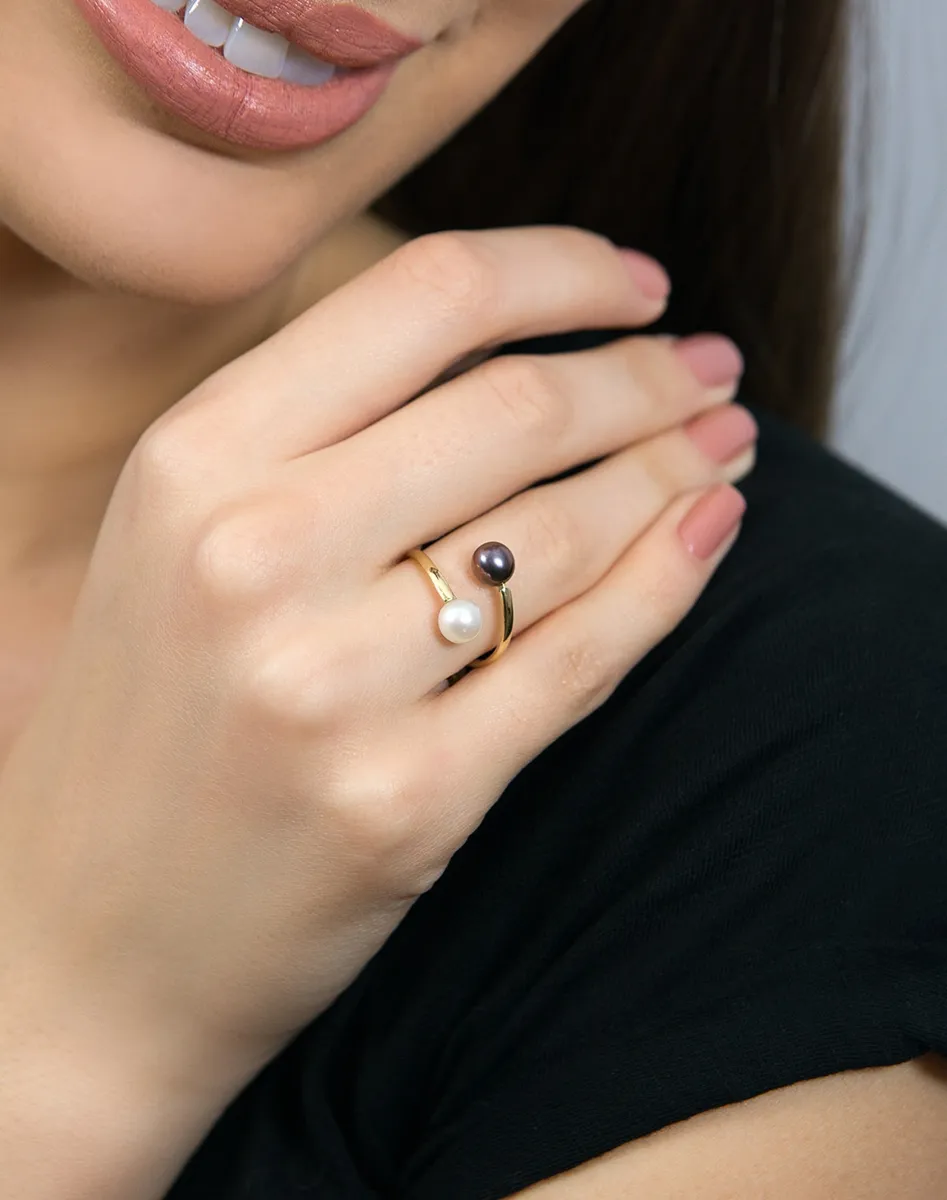 Anel de Ouro 18k aro aberto com pérola negra e branca