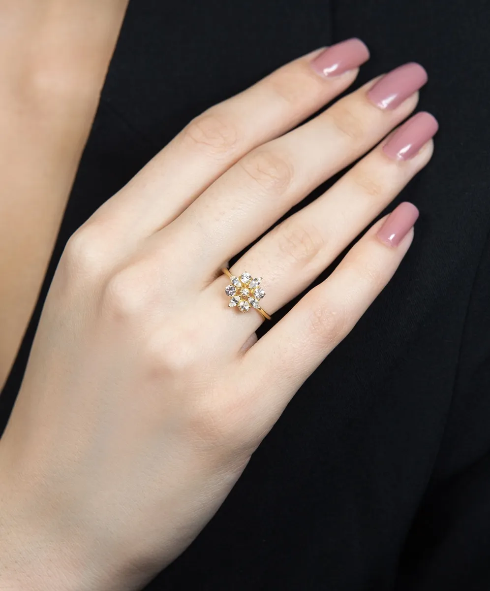 Anel de Ouro 18k flor com gemas de safiras brancas