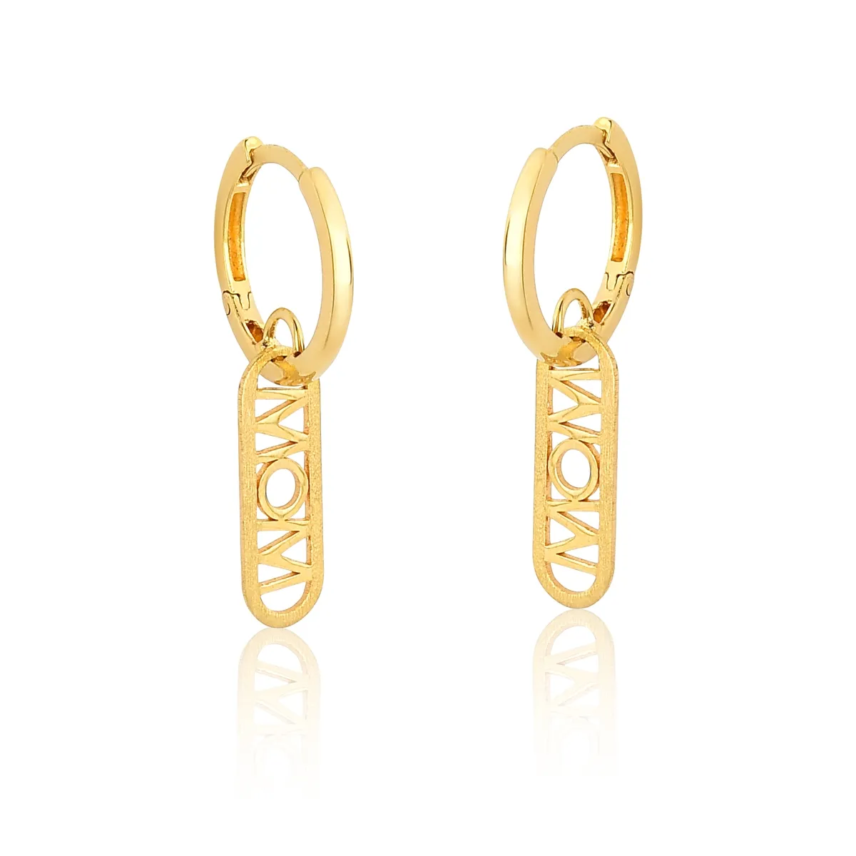 Brinco Wow Mom argola ouro 18k pingente placa monograma Mom