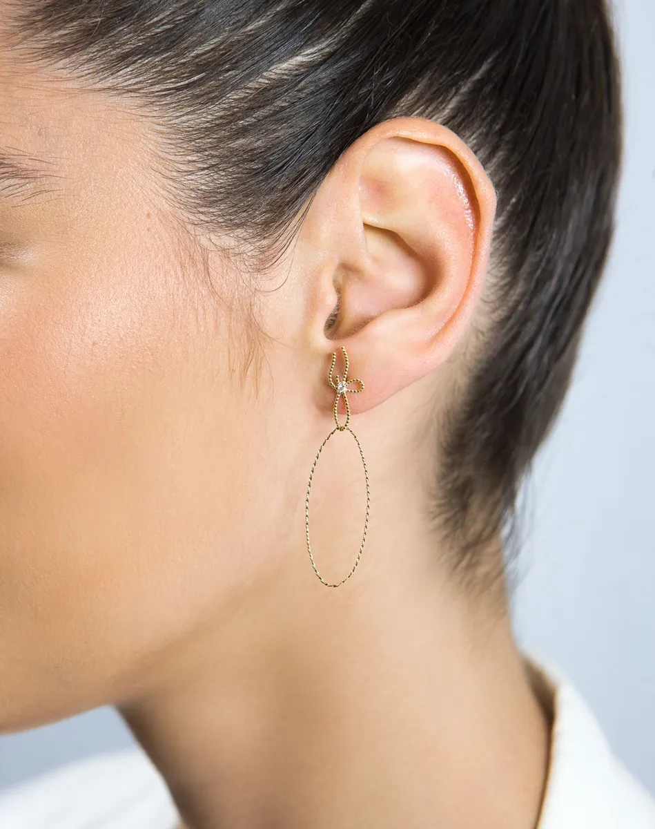 Brinco de Ouro 18k laço e círculo oval com 2pts de diamantes