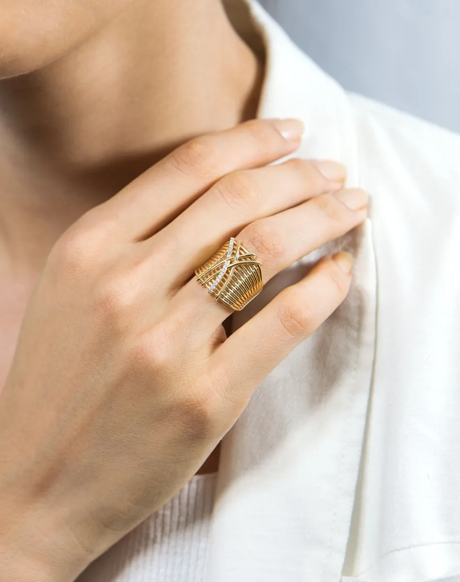 Anel de Ouro 18k meio aro espiral com 7,5pts de diamantes