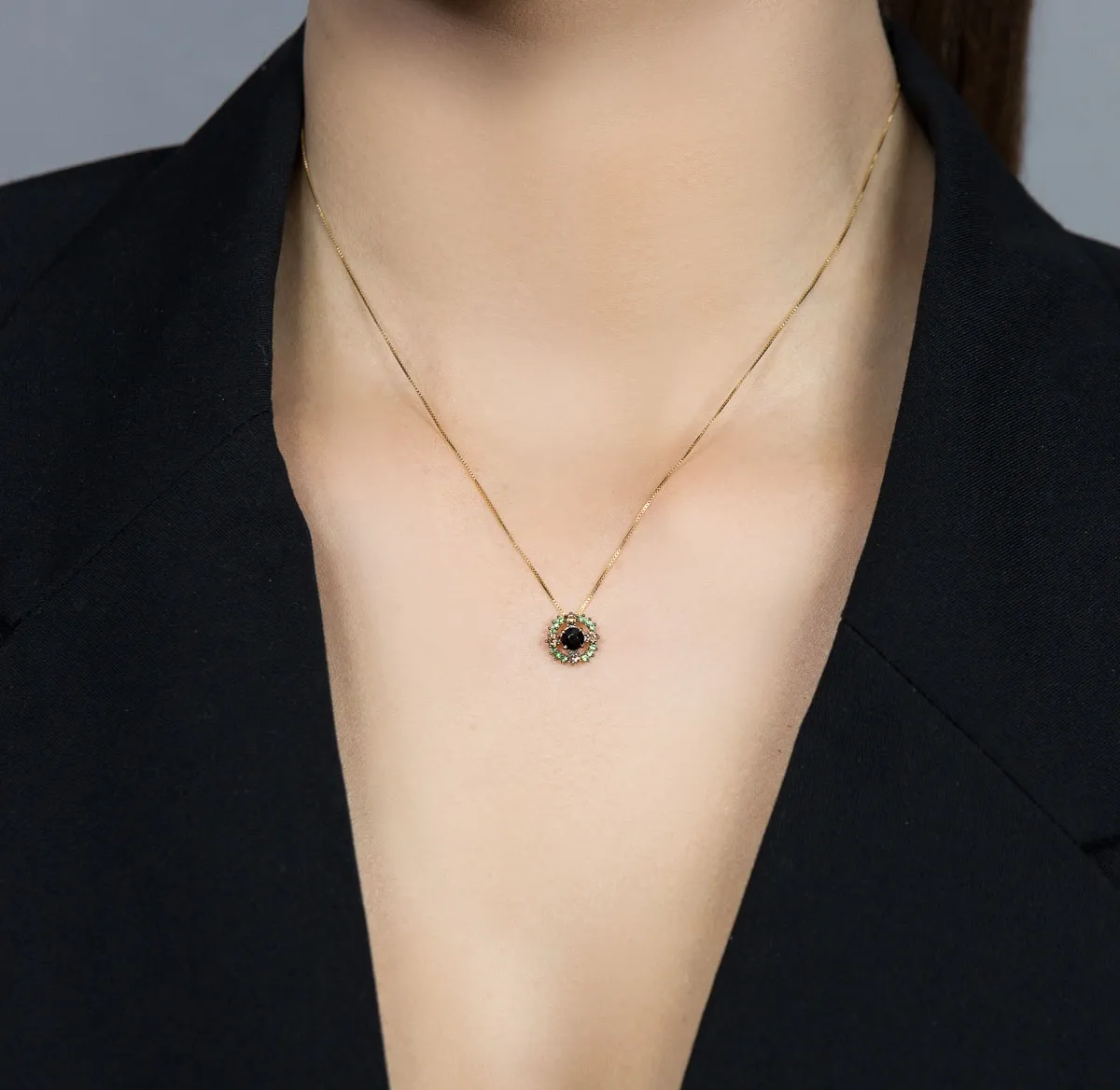 Colar de Ouro 18k com círculo de 14pts de diamantes brown, tsavorita e safira black-45cm