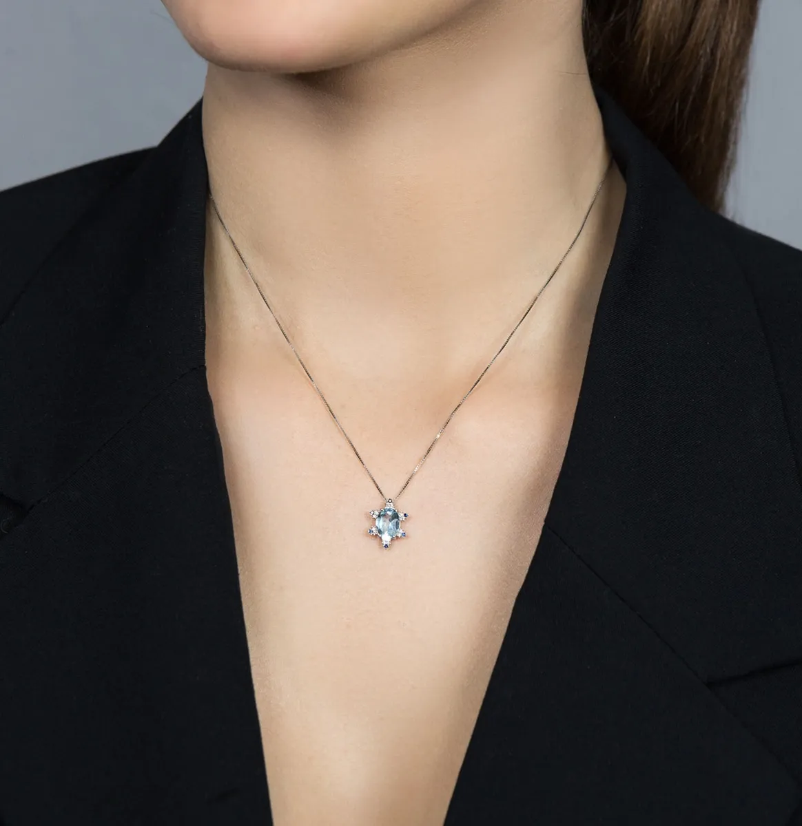 Colar de Ouro branco 18k com gota de topázio, safira azul e diamantes-45cm