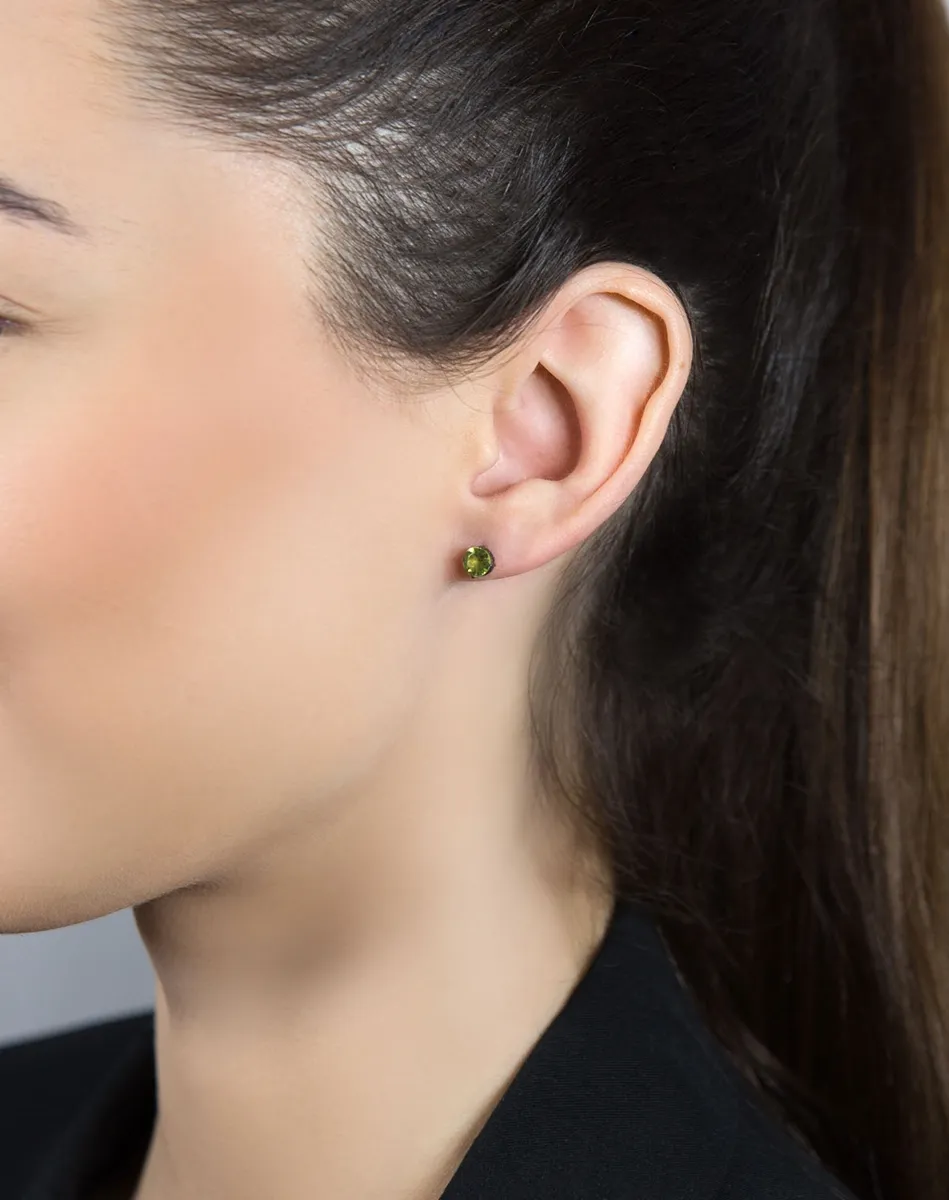 Brinco de Ouro branco 18k redondo de gema peridoto