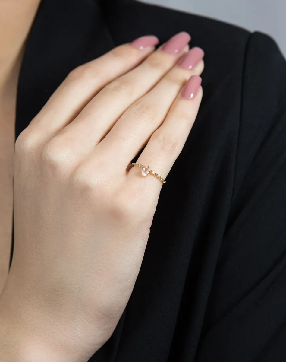 Anel de Ouro 18k com gota de quartzo rosa e safiras brancas