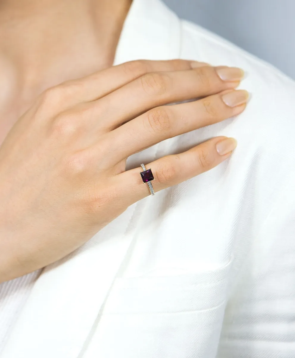 Anel de Ouro 18k gema quadrada de rodolita e 14,4pts de diamantes