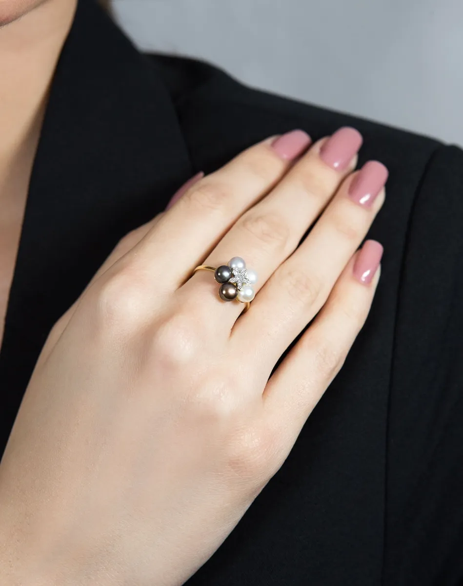 Anel de Ouro 18k flor com 1,5pts de diamantes e pérolas