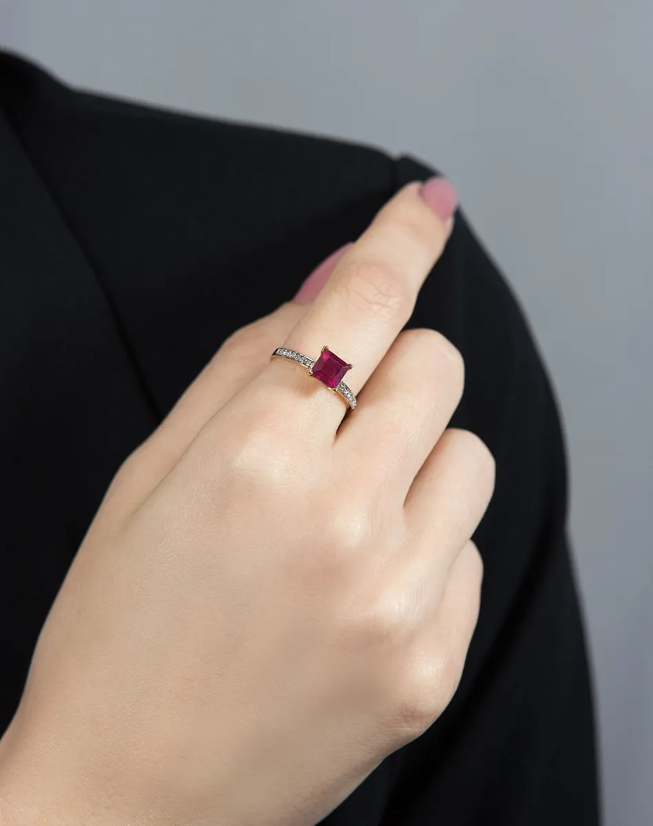 Anel de Ouro 18k com gema de rubi e 14,4pts de diamantes