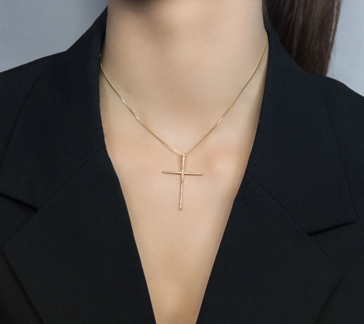 Pingente de Ouro 18k cruz palito com 22,5pts de diamantes