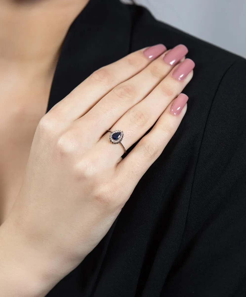 Anel de Ouro branco 18k gota de safira azul com 9,5pts de diamantes