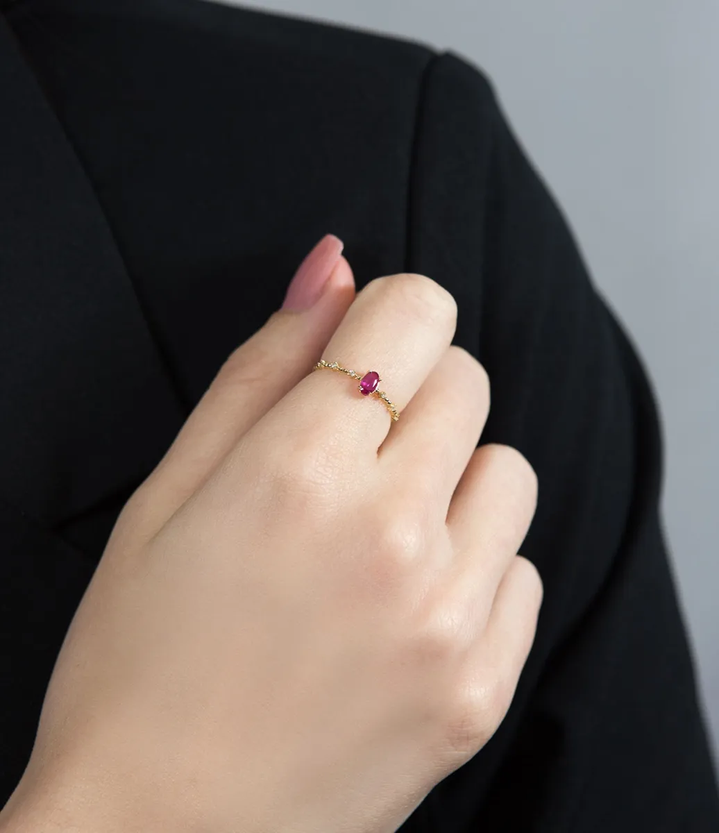 Anel de Ouro 18k com gota oval de rubi e 3pts de diamantes