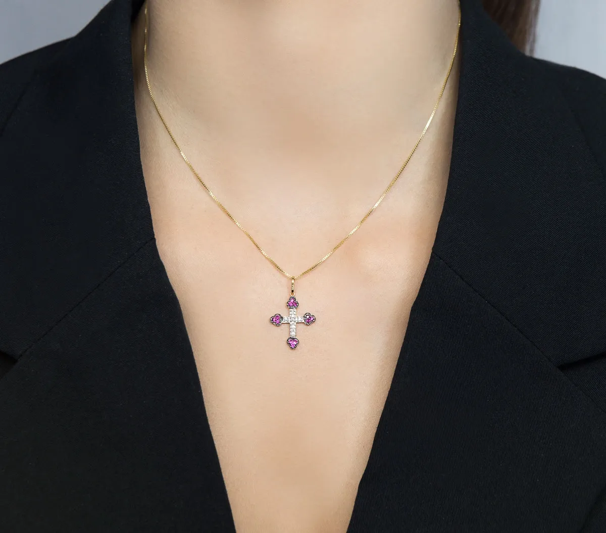 Pingente de Ouro 18k cruz com 5,5pts de diamantes e rubis