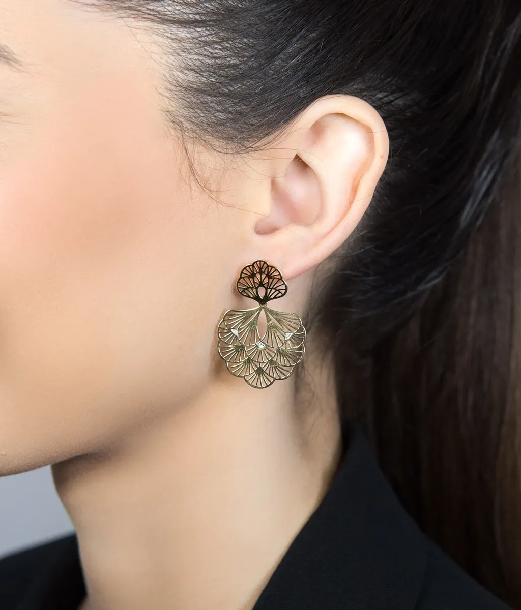 Brinco de Ouro 18k vazado árvore da vida com1,8pts de diamantes