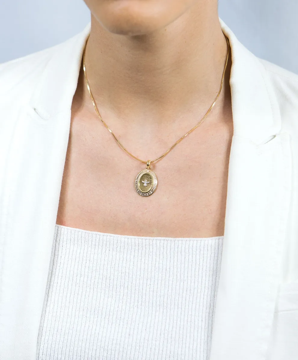 Pingente de Ouro 18k medalha oval com Espírito Santo de 4,5pts de diamantes