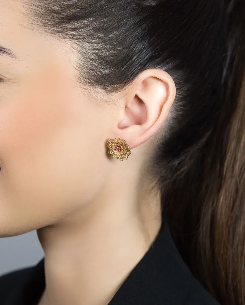 Brinco de Ouro 18k flor filigrana com 180pts de rubi