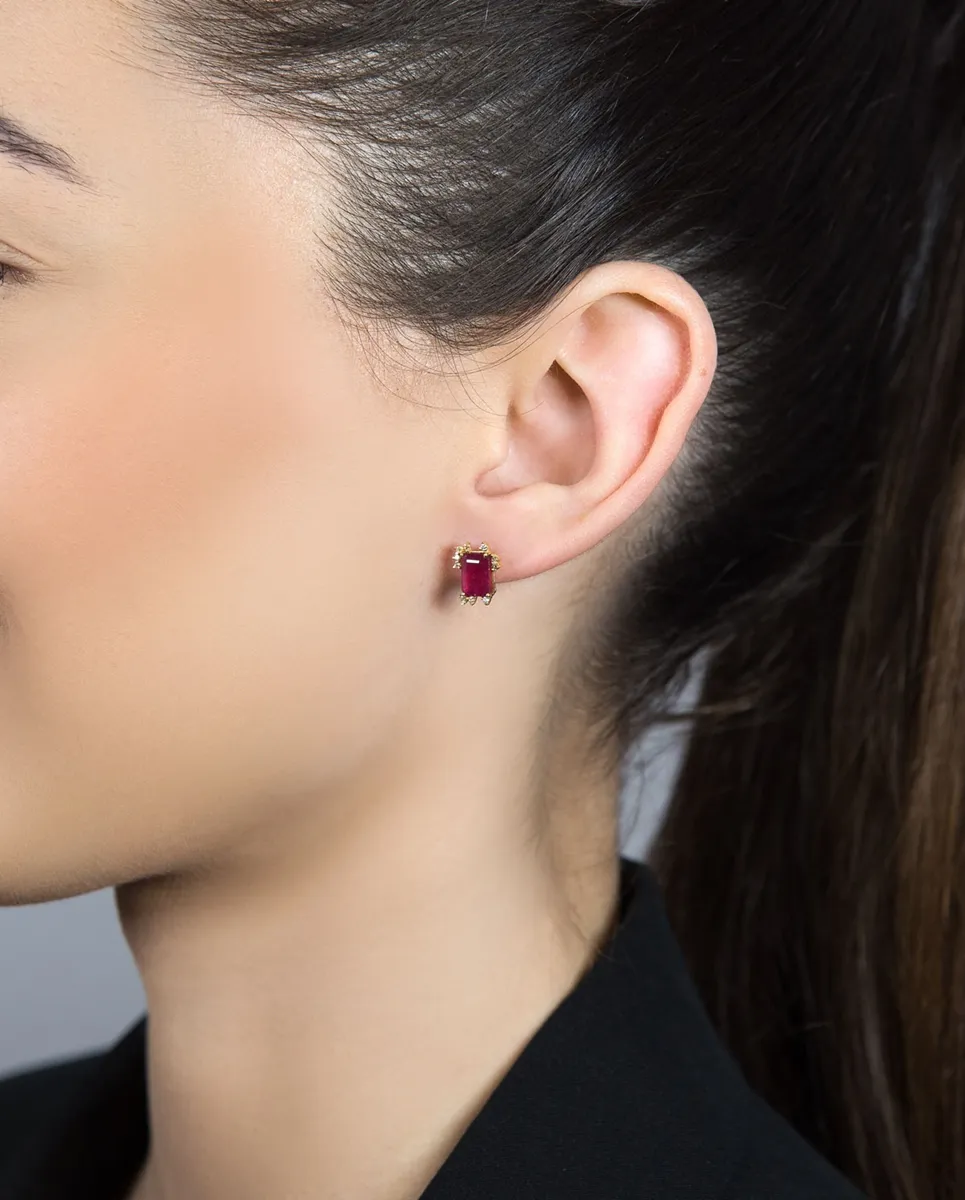 Brinco de Ouro 18k com gema de rubi e 10pts de diamantes
