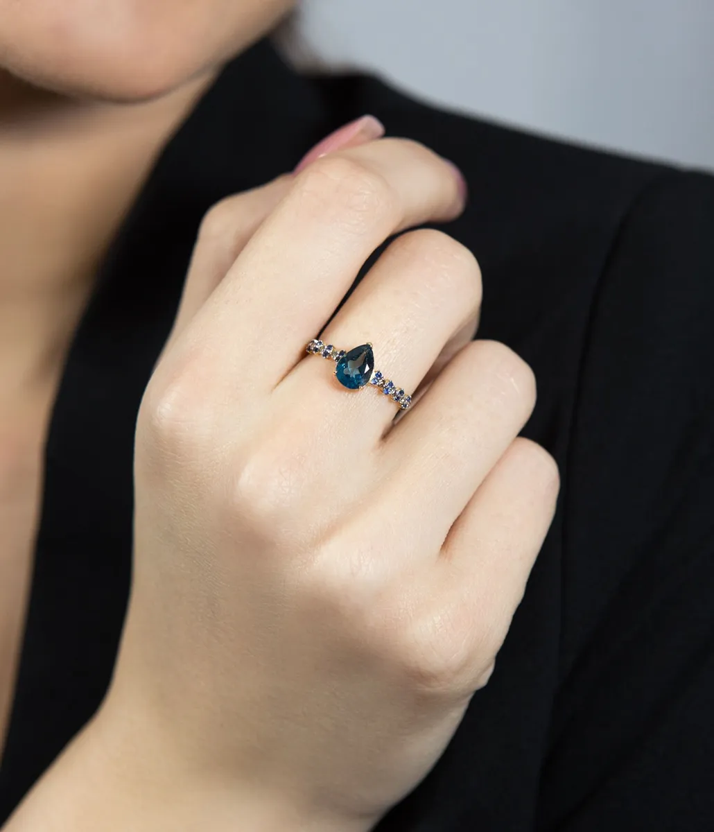 Anel de Ouro 18k com topázio london, diamantes e safiras azuis