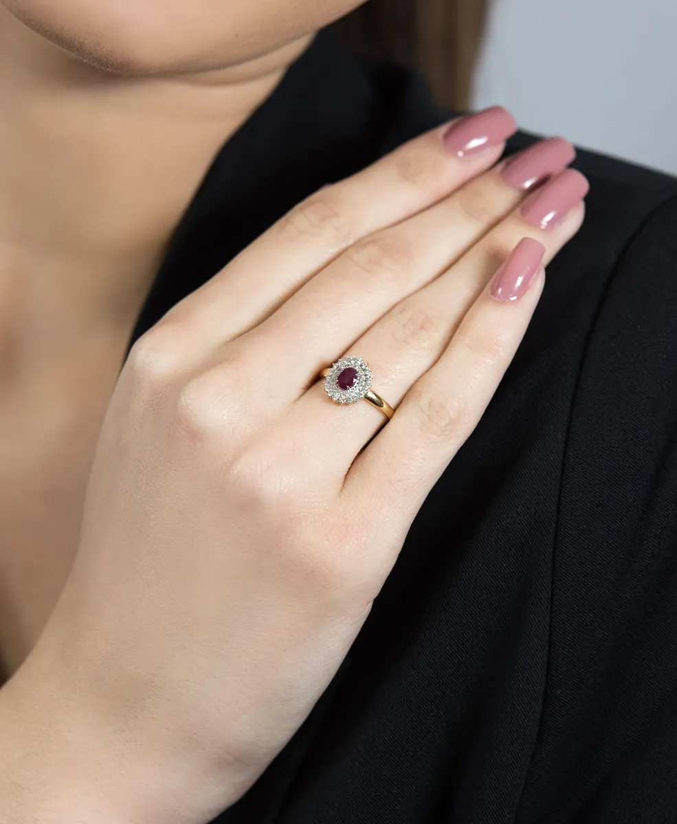 Anel de Ouro 18k com gema de rubi e 24pts de diamantes