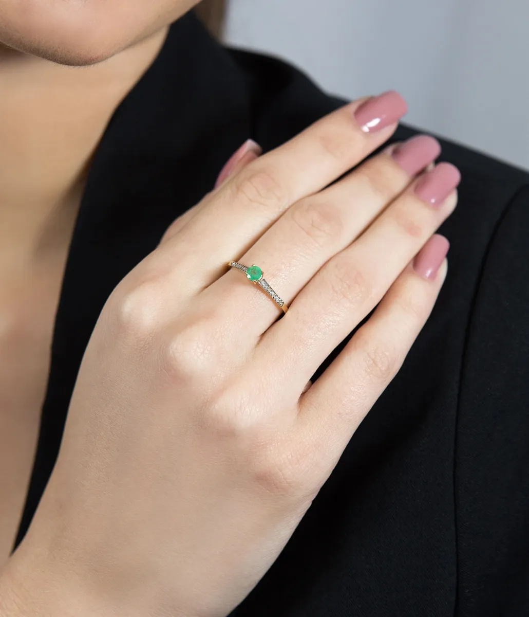 Anel de Ouro 18k solitário com esmeralda e 5,4pts de diamantes