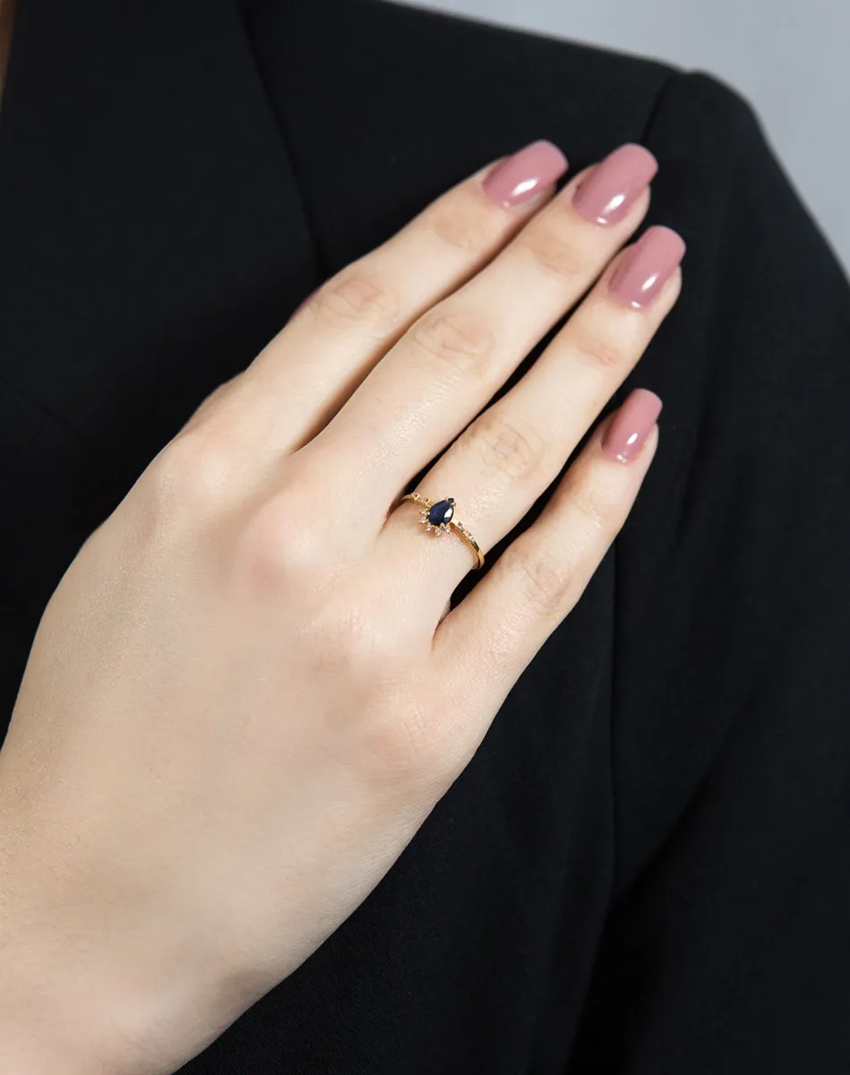 Anel de Ouro 18k com gota de safira azul e 52pts de diamantes