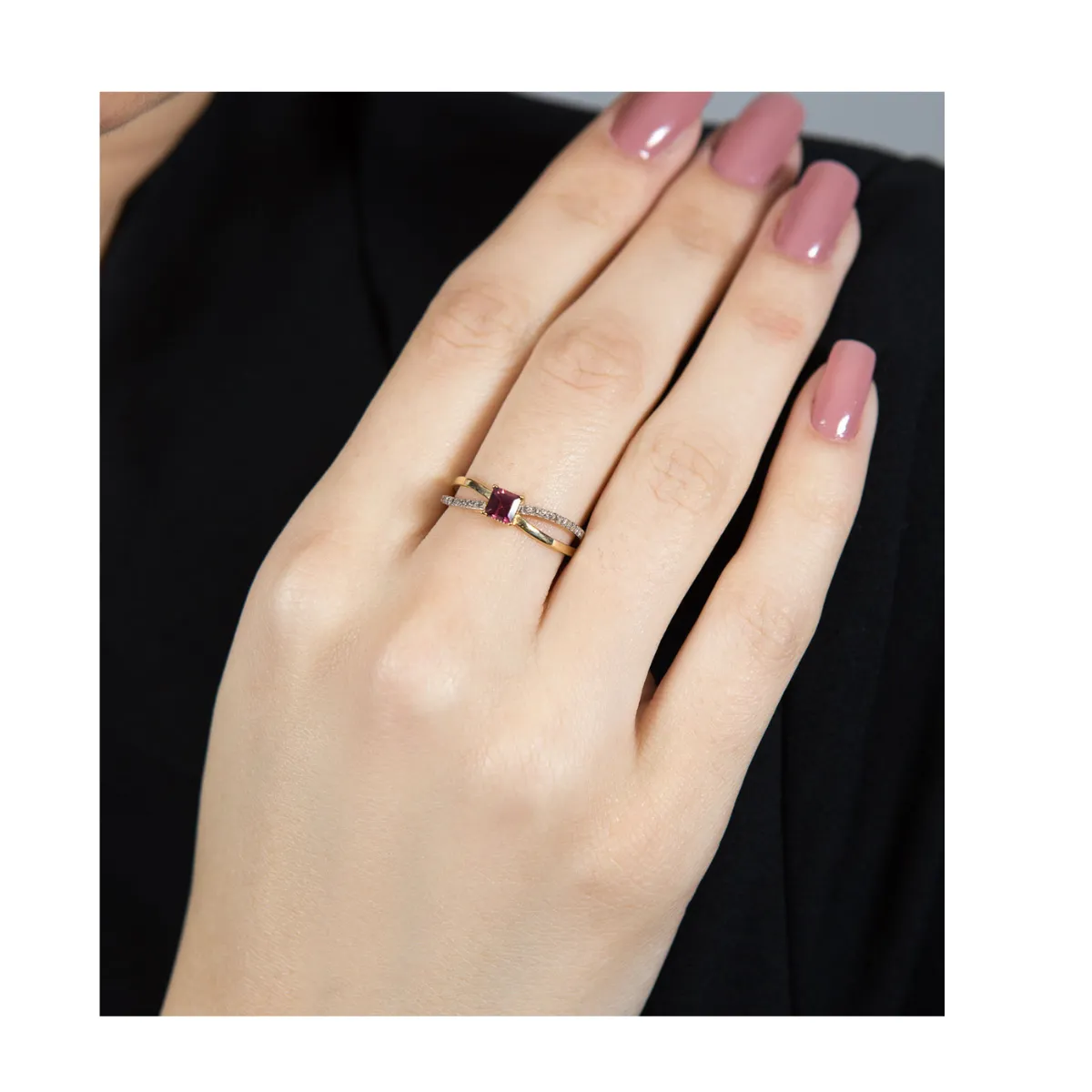 Anel de Ouro 18k com gema rodolita e 13pts de diamantes