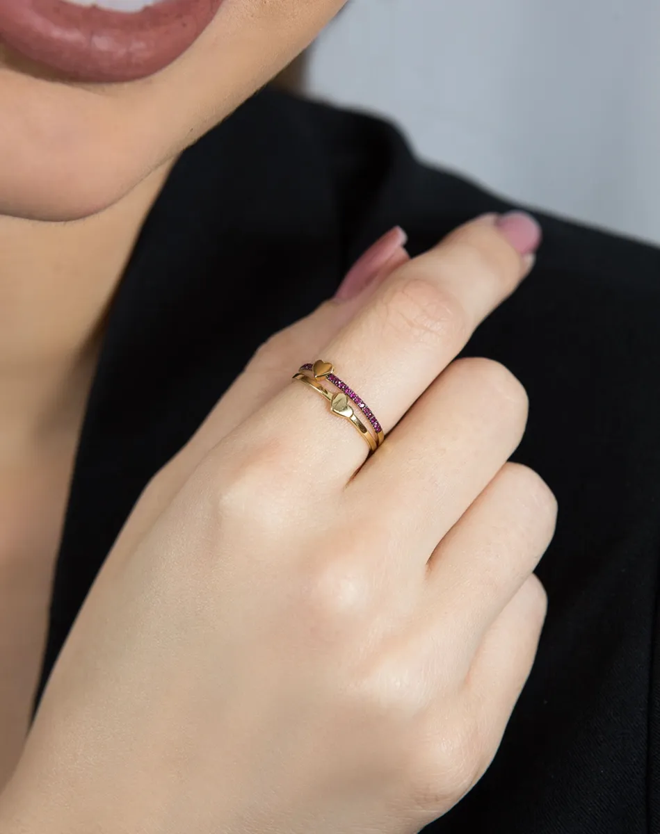 Anel de ouro 18k com corações polidos e 10,2pts de rubis