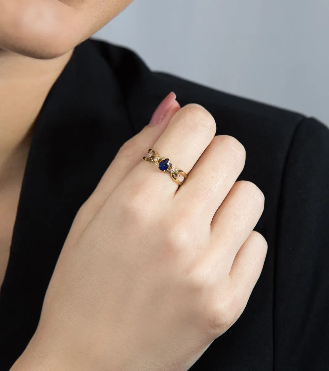 Anel de Ouro 18k com gota safira azul e 4pts de diamantes