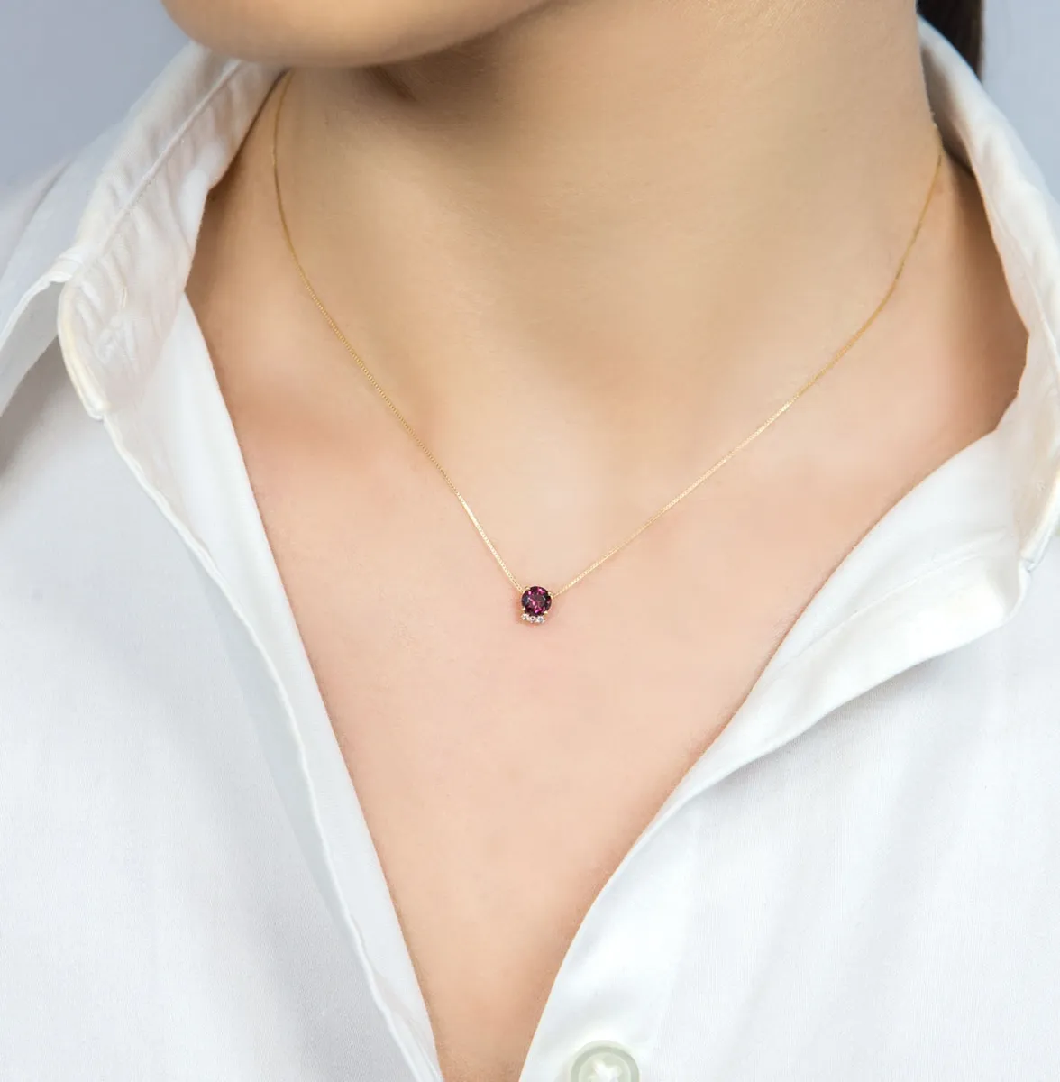 Colar ouro amarelo 18k com pingente Rodolita e Safiras brancas 45cm