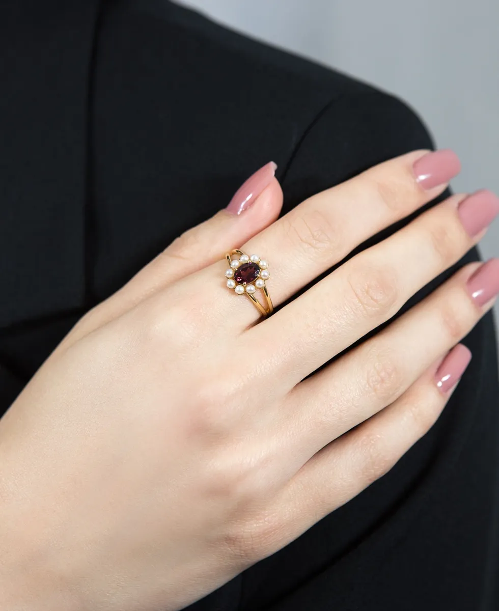 Anel de Ouro 18k flor com gema oval de rodolita e pérolas