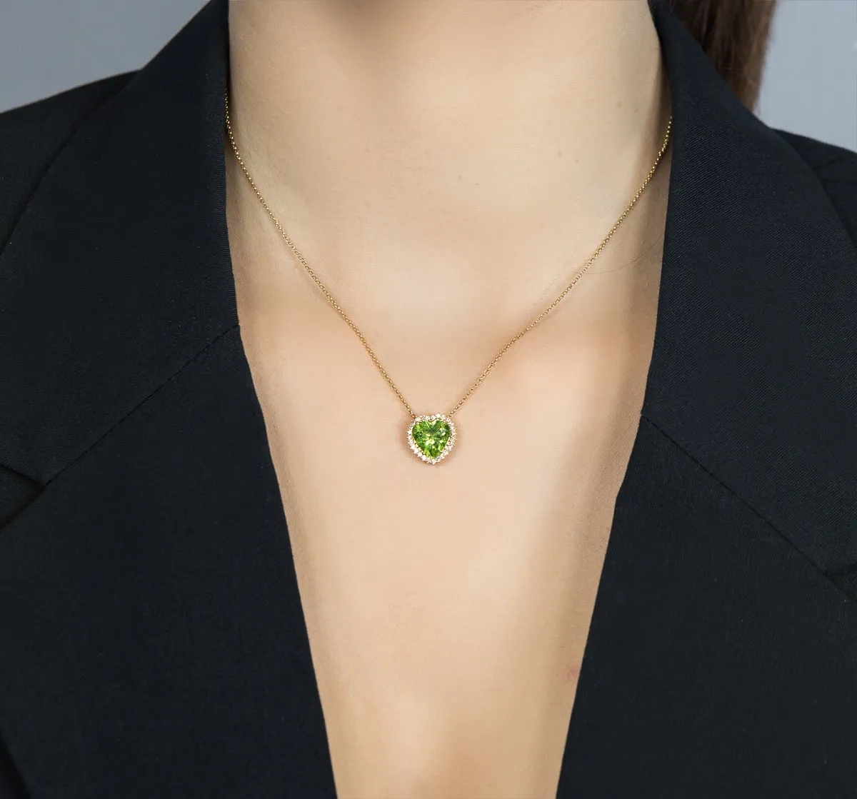 Colar de Ouro 18k com coração de peridoto e 16pts de diamantes-45cm