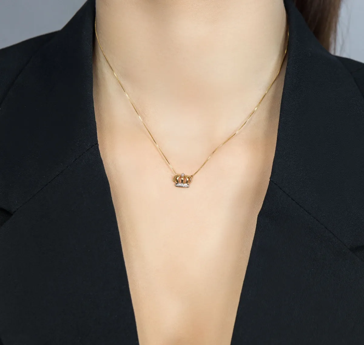 Colar de Ouro 18k com pingente coroa de 4pts de diamantes-45cm