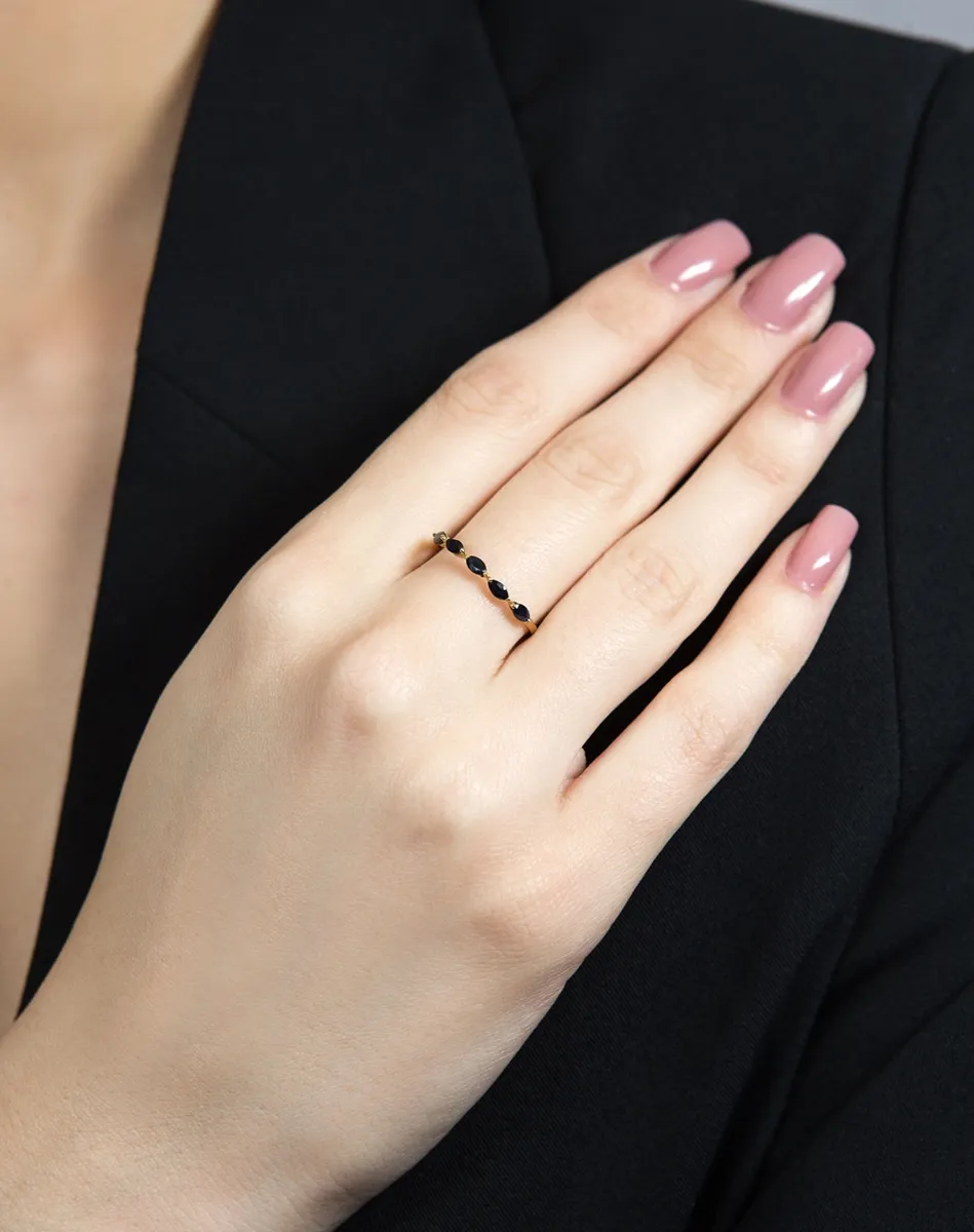 Anel de Ouro 18k meia aliança com safiras black