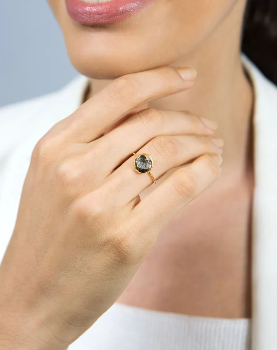 Anel de Ouro 18k aro com coração polido e 17,10pts de diamantes