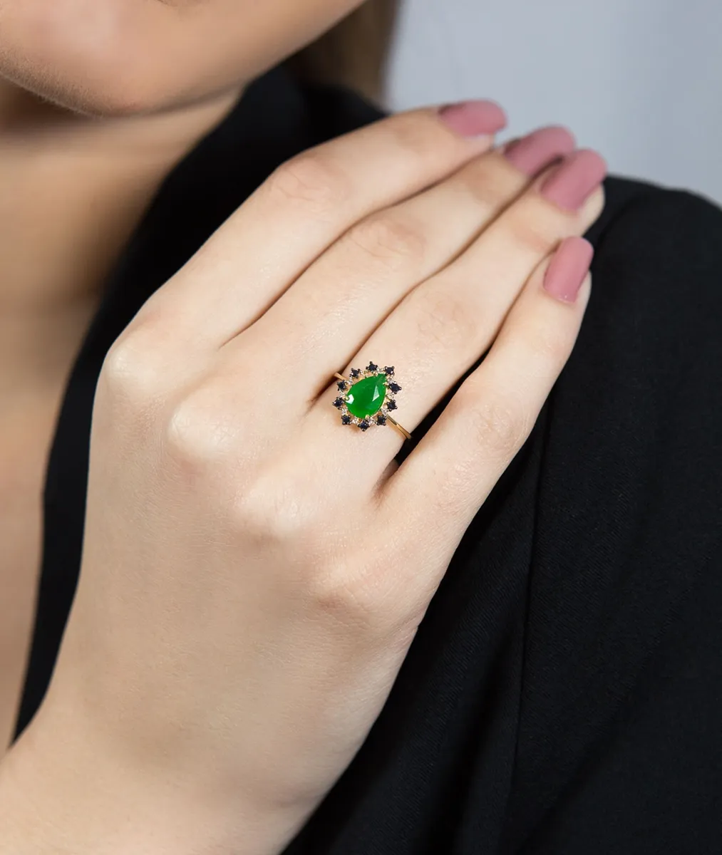 Anel de Ouro 18k com gota de jade verde, safiras black e diamantes