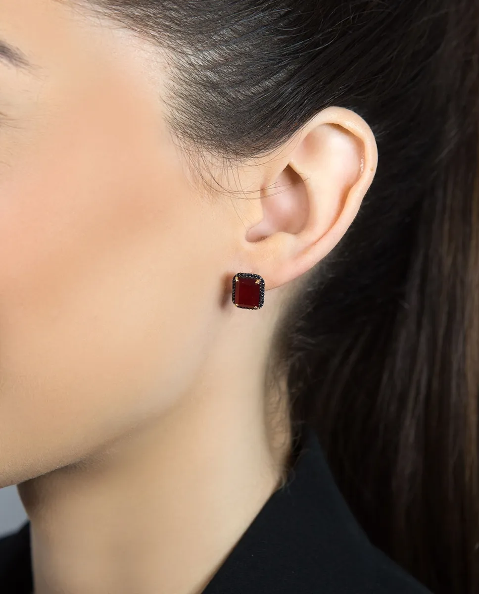 Brinco de Ouro 18k com jade vermelha e safiras black