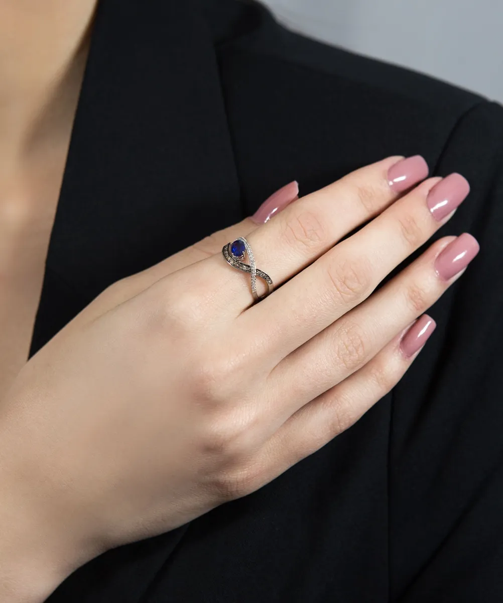 Anel de Ouro branco 18k aros vazados com safira azul e diamantes brancos e brown