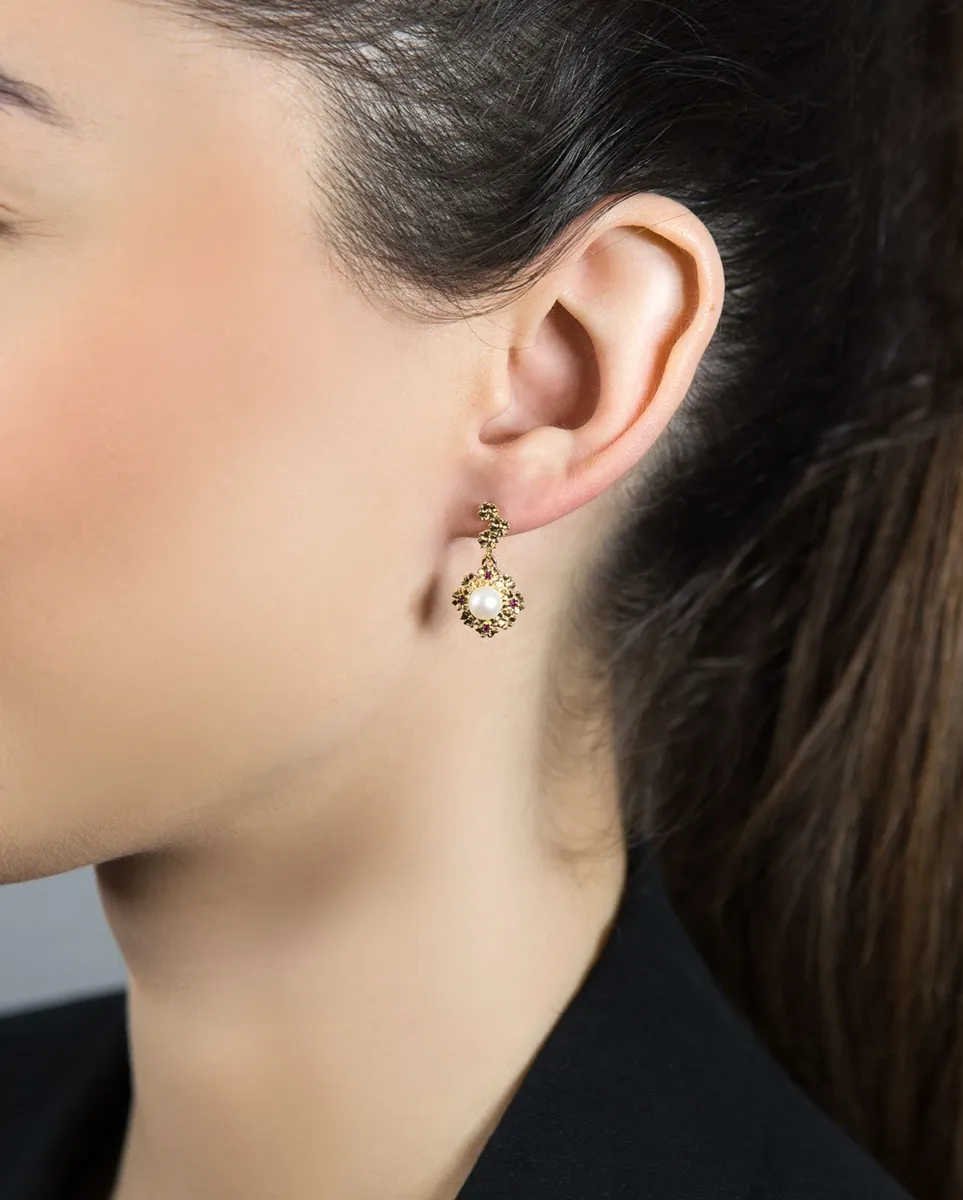 Brinco de Ouro 18k flores polidas,pérolas e rubis