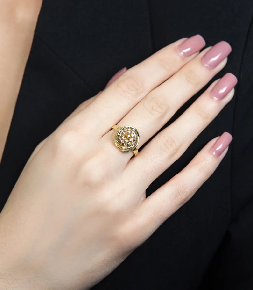 Anel de Ouro 18k flor com miolo de 17pts de diamantes