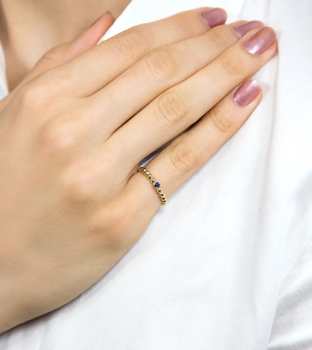 Anel de Ouro 18k aro de bolinhas com gema safira azul