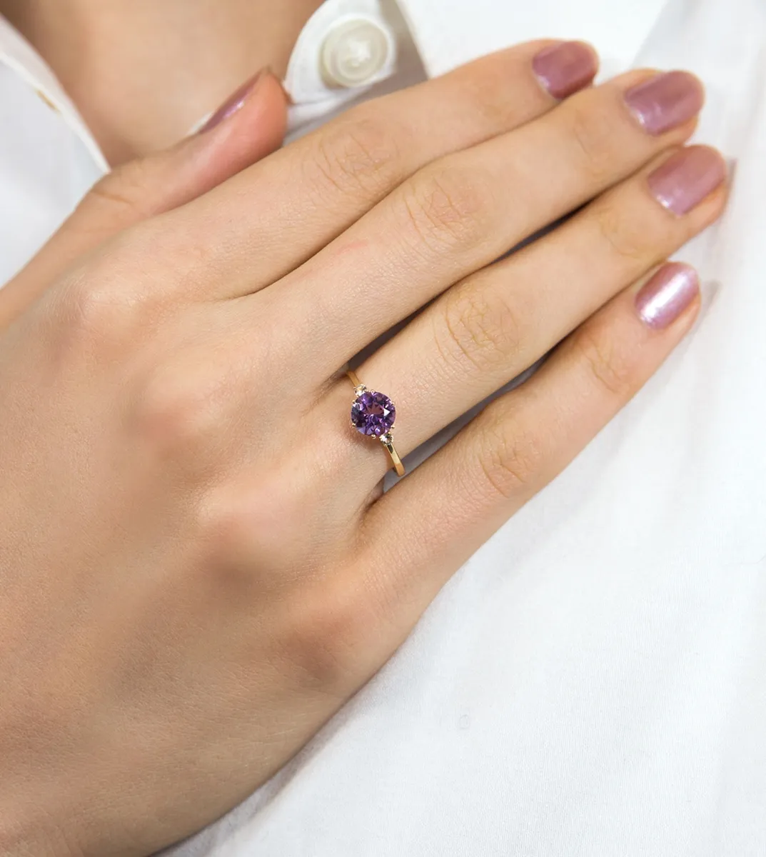 Anel ouro 18k aro polido com gemas de Ametista e Topazio branco