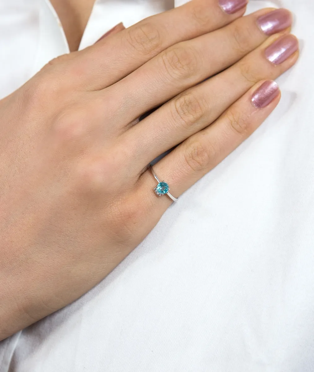 Anel de Ouro branco 18k solitário com gemas apatita e safiras brancas