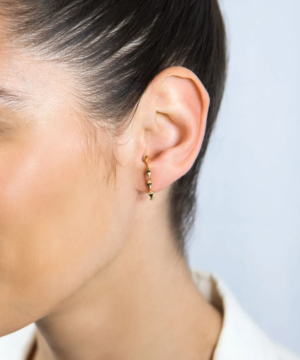 Brinco de Ouro 18k ear hook polido torcido