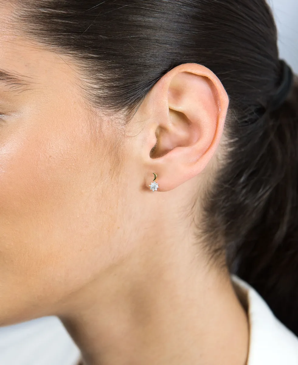 Brinco de Ouro 18k lua polida com flor de Diamantes