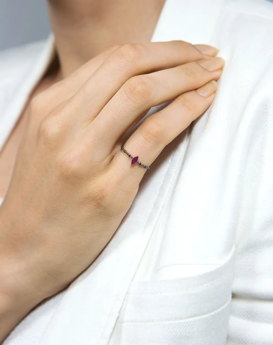 Anel de Ouro 18k ródio negro com navete de Rubi e Safiras black