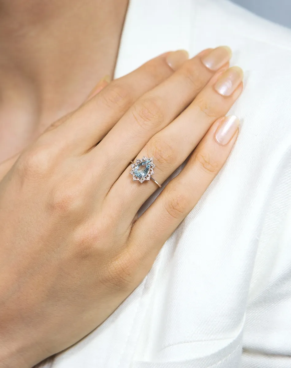 Anel de Ouro branco 18k aro polido com gota de Agua marinha e Diamantes