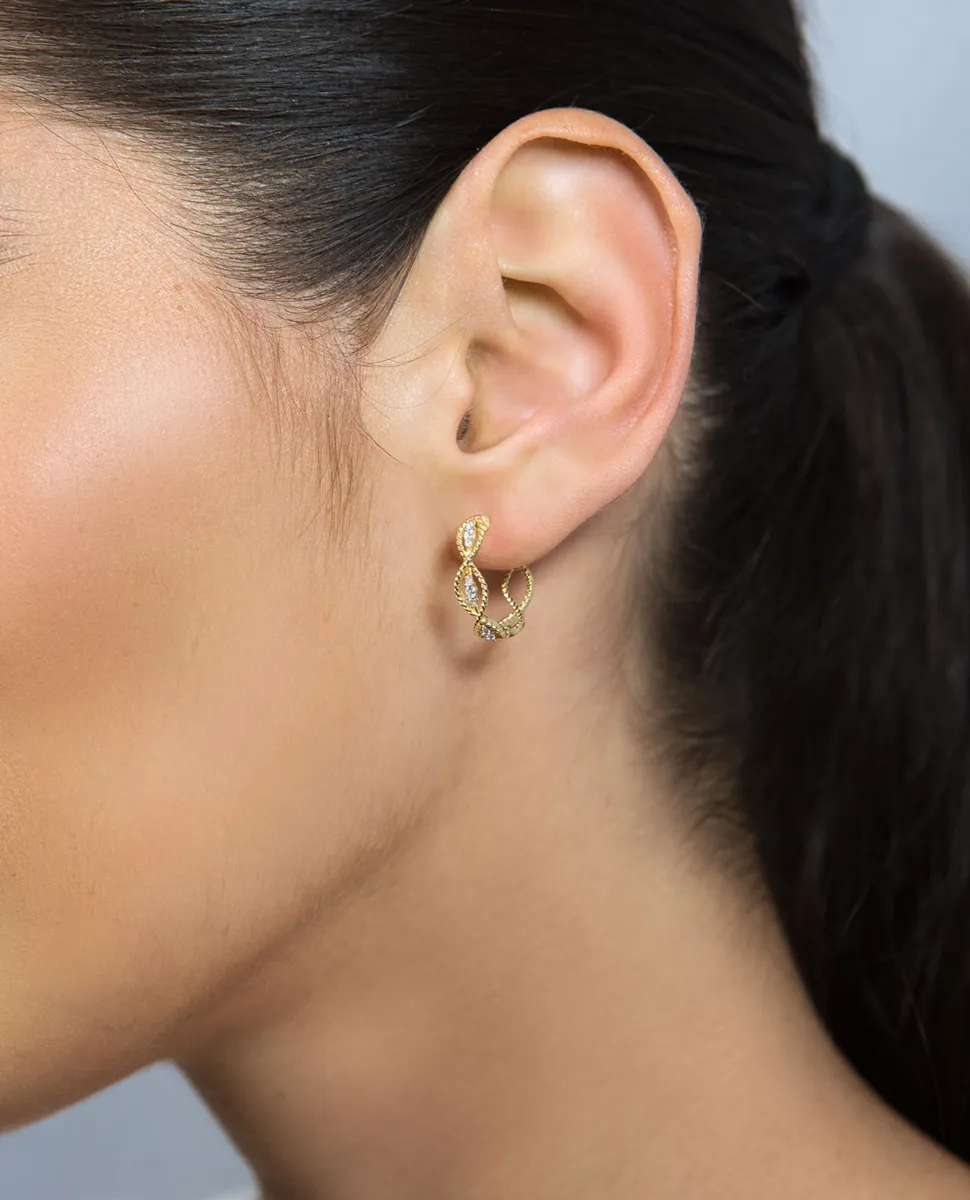 Brinco de Ouro 18k argola trançada com 15pts Diamantes